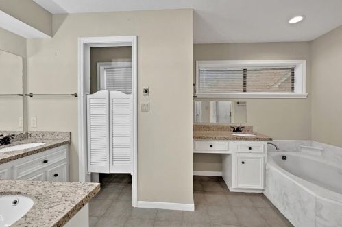 13501 Northshore Dr, Montgomery TX 77356-5371 exterior