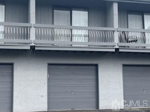 143 Linda Ln, Edison NJ 08820-4509 exterior