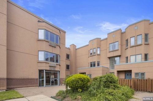 518 Ellery Ct, Edgewater NJ  07020-1623 exterior