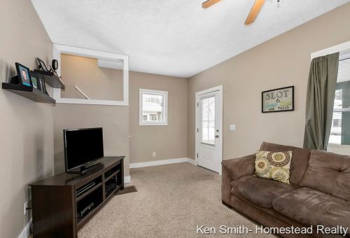 731 Eleanor St, Grand Rapids MI 49505-4221 exterior