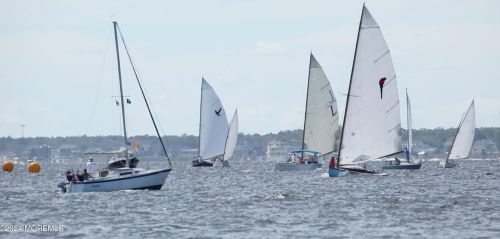 117 New Brunswick Ave, Lavallette NJ 08735-2422 exterior