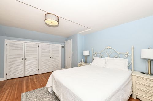 1206 121, Milwaukee WI 53226-3109 exterior