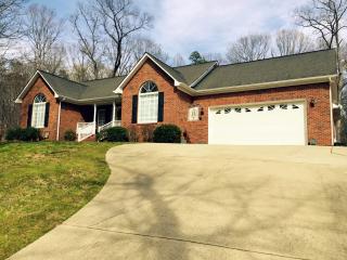 1458 Weatherwood Dr, Lincolnton, NC 28092-8402