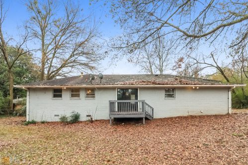 5240 Longmeadow Ln, Atlanta GA  30349-3124 exterior