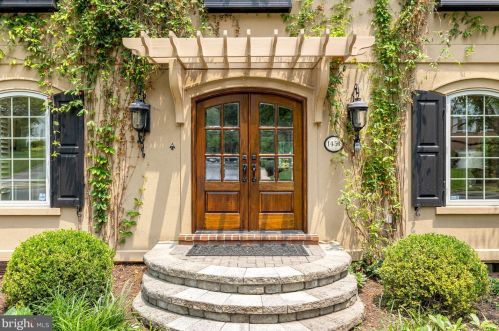 1451 Highwood Dr, Mc Lean, VA 22101-2516