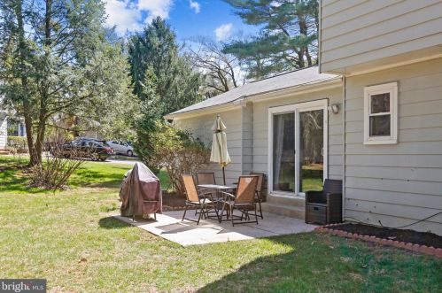 10 Grovepoint Ct, Rockville MD 20854-5505 exterior