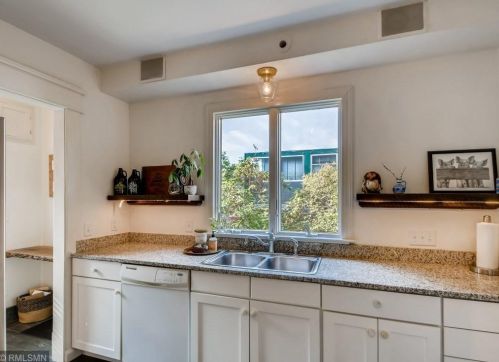 1882 Feronia Ave, Saint Paul MN 55104-3550 exterior