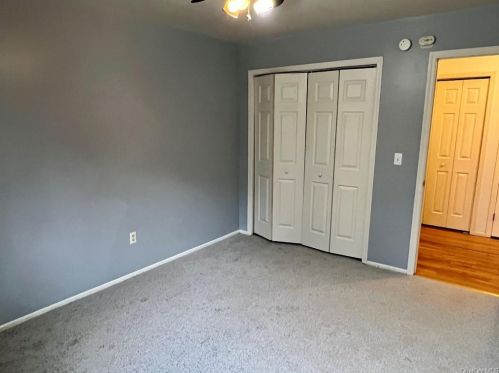 3 Ruth Ct, Middletown NY 10940-5328 exterior