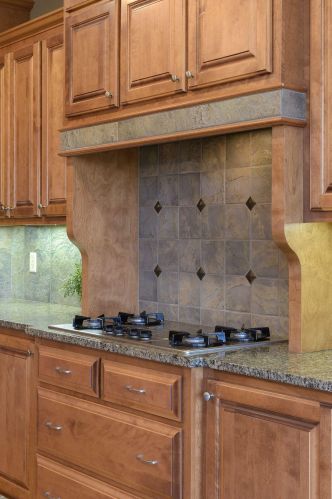 1676 Isabella Pkwy, Chaska MN 55318-3214 exterior