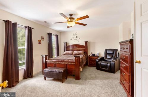 37 Louvain Dr, Hanover PA 17331-8696 exterior