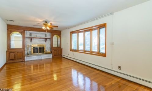 29 Westminster Ter, Town Center NJ 07052-2735 exterior