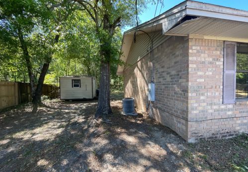 5595 Airport Rd, Milton FL 32583-8652 exterior