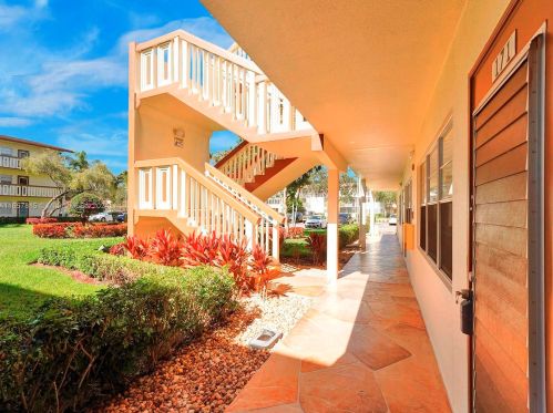 171 Mansfield, Boca Raton FL  33434-2495 exterior