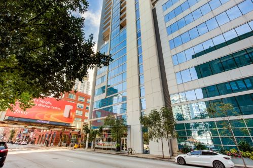 303 Ohio St, Chicago IL  60654-7963 exterior