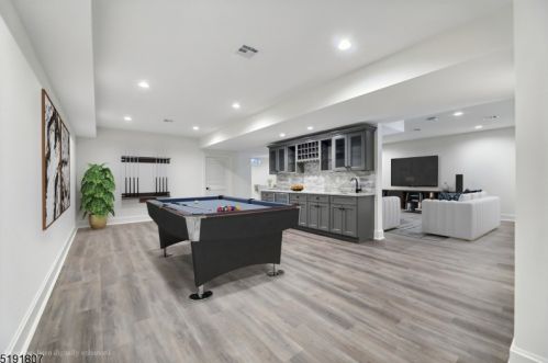 19 Dale Dr, Chatham Township NJ  07928-1602 exterior