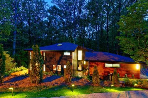 620 Colebrook Ct, Atlanta GA  30327-4710 exterior