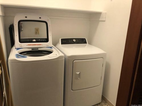 10 Farm Mdw Ln, Montgomery NY 12549-2100 exterior