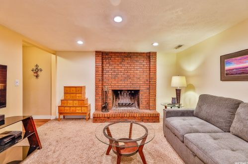 1768 Abbedale Ln, Sandy UT 84092-3723 exterior