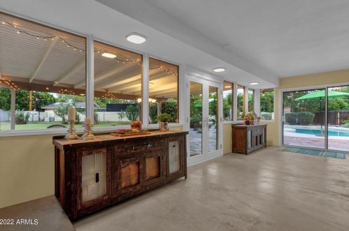 8051 14 Ave, Phoenix AZ 85023-2585 exterior