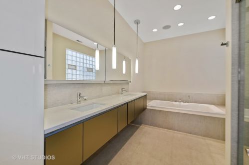 2647 Marshfield Ave, Chicago IL 60614-1001 exterior