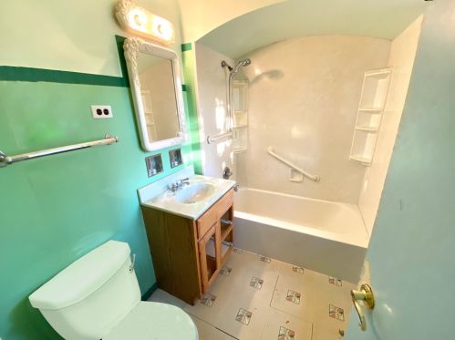 6100 Kilpatrick Ave, Chicago IL 60652-3516 exterior