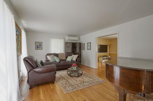 42 Ritch Ave, Greenwich CT 06830-6221 exterior