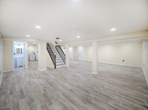 36 Woodcrest Cir, Springfield NJ  07081-1517 exterior