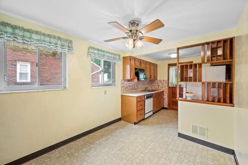 3328 Recker Dr, Pittsburgh PA 15227-4248 exterior