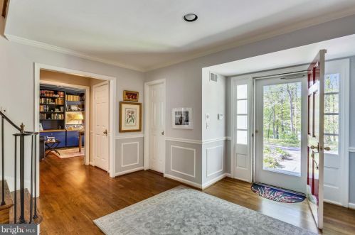 10104 Logan Dr, Rockville, MD 20854-4359