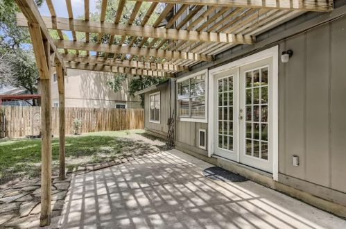 11506 Fence Post Trl, Austin TX 78750-1950 exterior