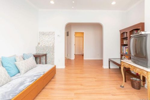 1842 Holland Ave, Bronx NY 10467-8709 exterior