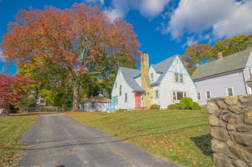 282 Gaskill St, Woonsocket, RI 02895-1013