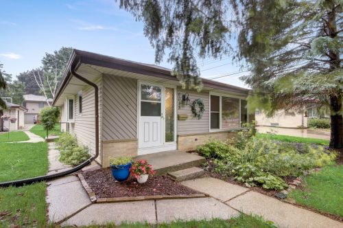 6035 20th St, Milwaukee, WI 53221-5048