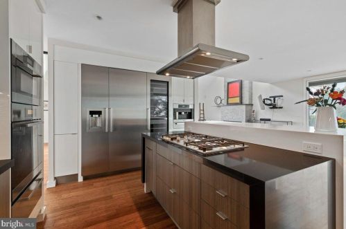 46 Leavitt Ln, Princeton NJ 08540-3921 exterior