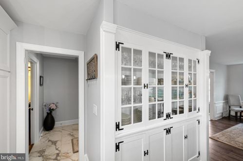 5 Lexington Ave, Pittsburgh PA 15215-3218 exterior