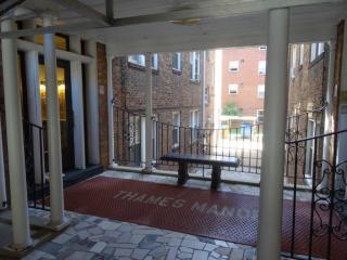 585 Negley Ave, Pittsburgh PA  15232-1629 exterior