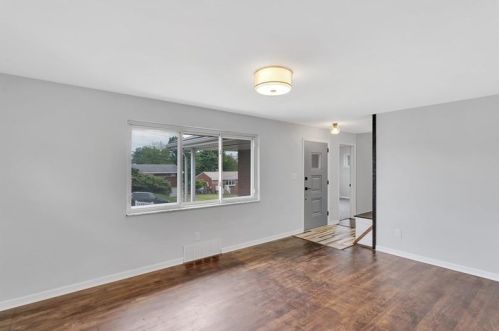 5203 Blossom Rd, Pittsburgh, PA 15236-2624