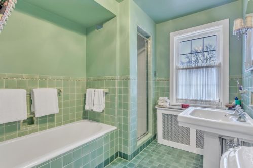 3445 Lk Dr, Milwaukee WI 53235-0037 exterior