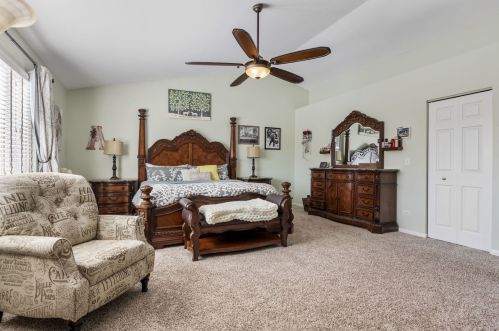 924 Neufairfield Dr, Joliet IL 60432-0736 exterior