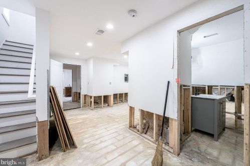 1281 Simms Pl, Washington DC 20002-7837 exterior