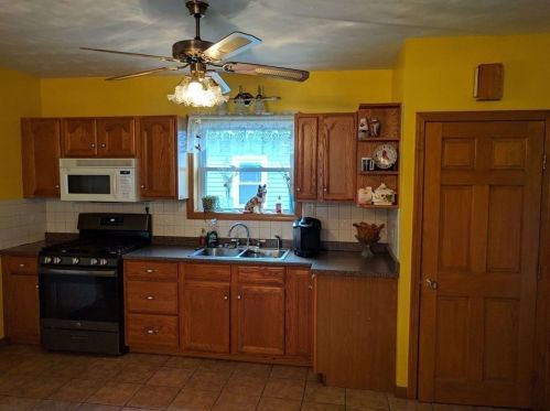 19 Rapalus St, Springfield, MA 01151-2216