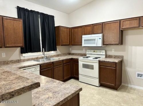 6926 37th Dr, Phoenix AZ  85041-6160 exterior