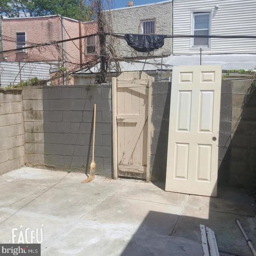 2325 Marshall St, Philadelphia PA  19148-3822 exterior