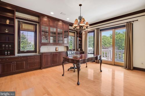 12705 Greenbriar Rd, Rockville MD 20854-6324 exterior