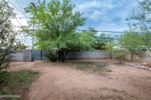 2805 Lester St, Tucson AZ 85705-8928 exterior