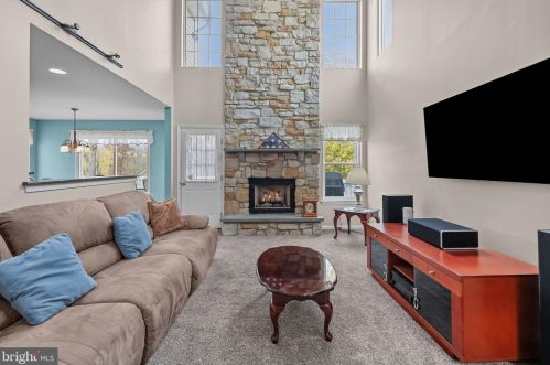 2819 Lee Dr, Jamison PA 18929-1047 exterior