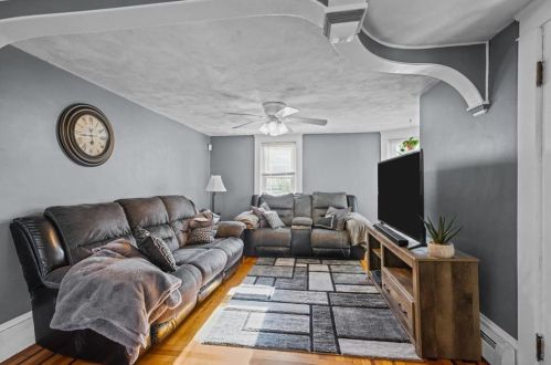 136 Tiogue Ave, Coventry RI 02816-5580 exterior