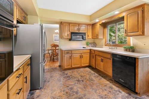 720 County Rd B, Saint Paul MN 55117-1804 exterior