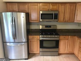 7612 Indian Hills Dr, Rockville MD  20855-2618 exterior