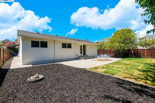 5501 Arizona Dr, Concord CA  94521-4026 exterior